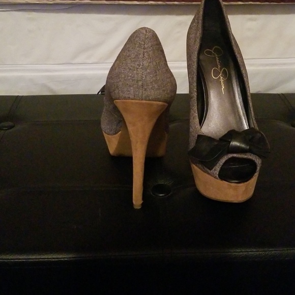 Jessica Simpson Bowtie Pumps - Picture 3 of 3